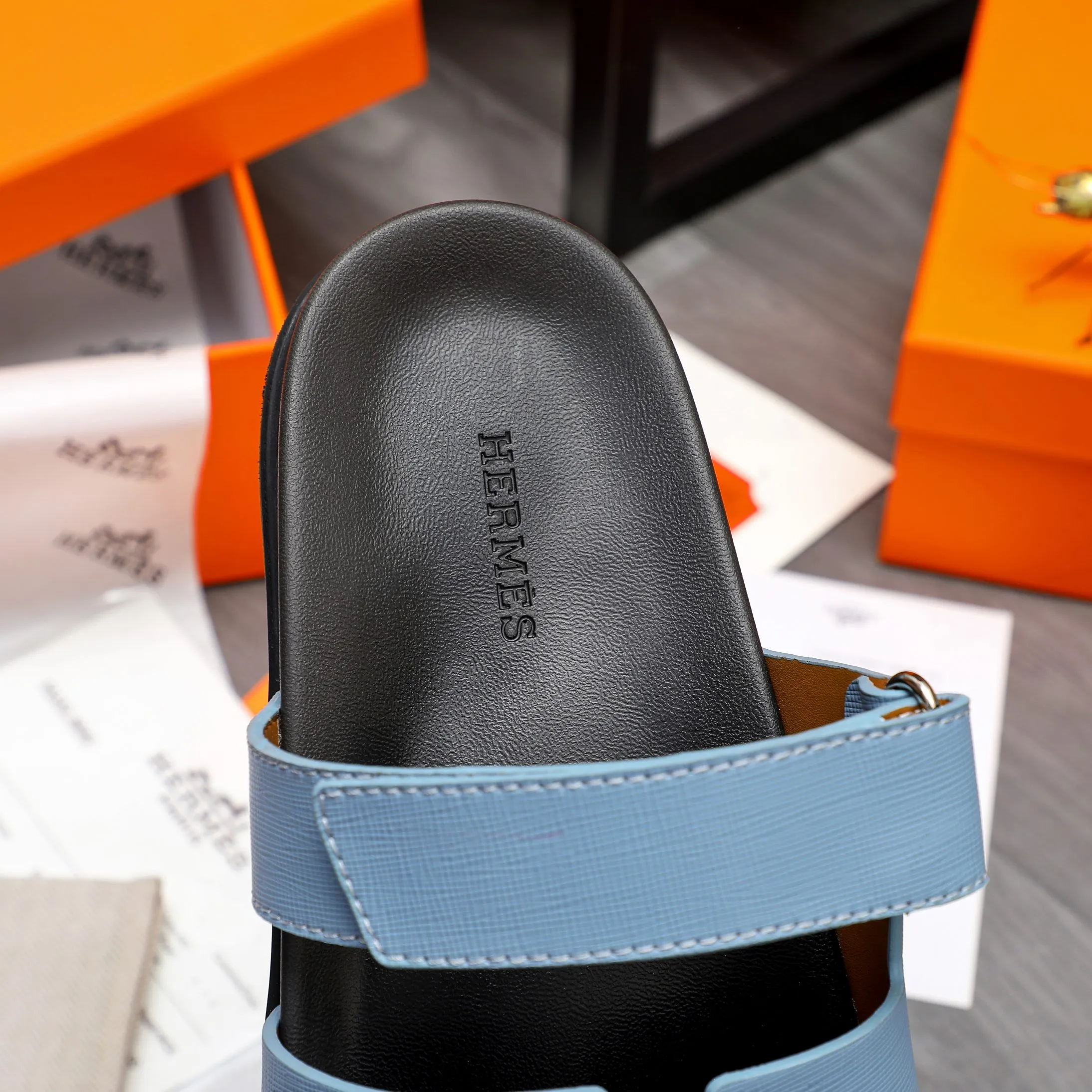 Men's shoes 💰340 Product trademark: Hermes "Hermes" Couple's slippers Regular size: 36-46 Product material: Selected vertical grain cowhide upper, microfiber lining, original outsole